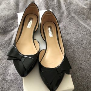 Black patent leather bow flats